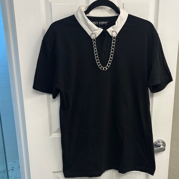 Hot Topic Black Tee with Chain Accent - Picture 5 of 7